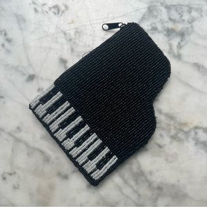 Piano change purse made of beads